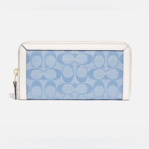 Coach wallet in denim chalk